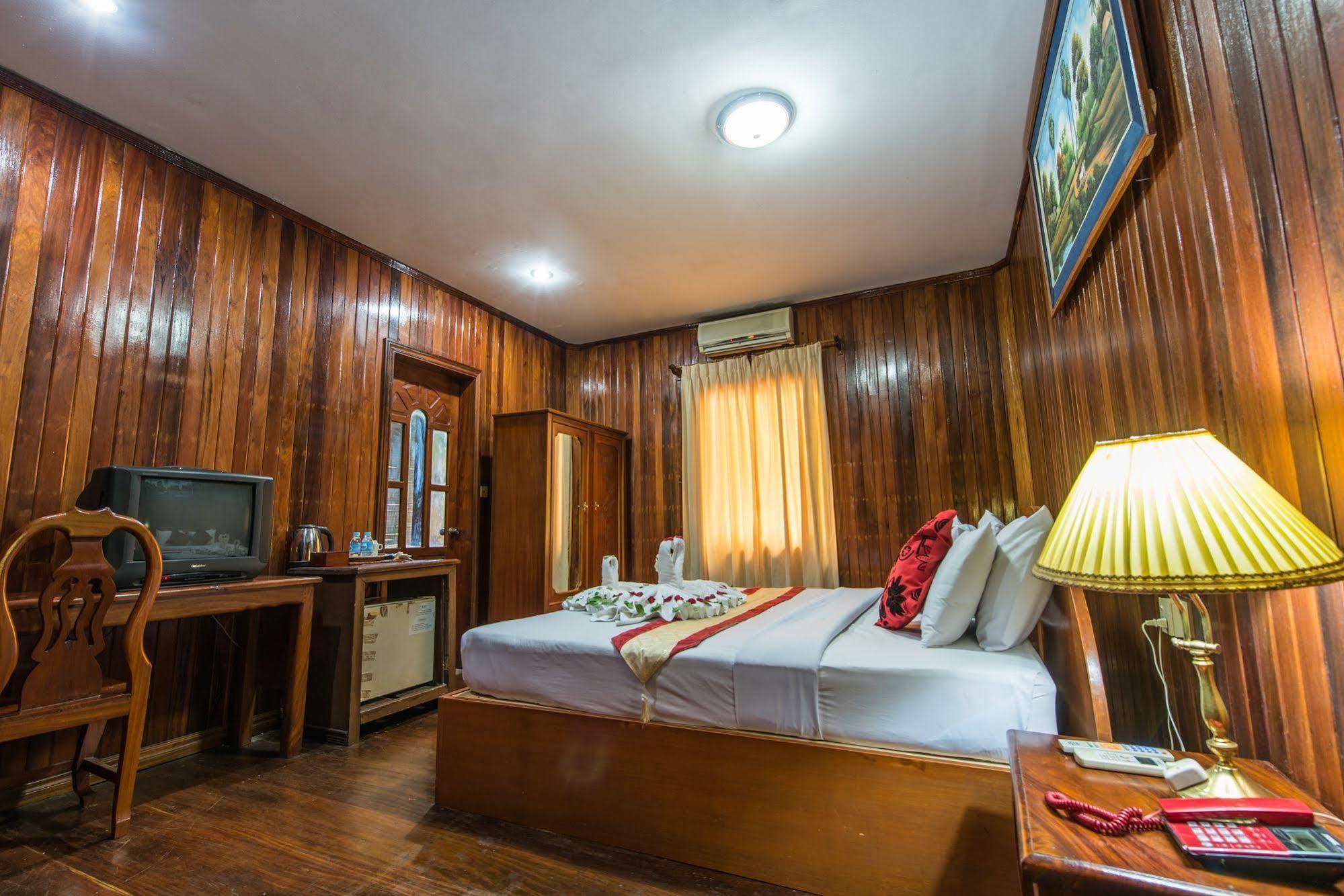 Neak Pean Hotel - Wooden House 시엠리아프 외부 사진